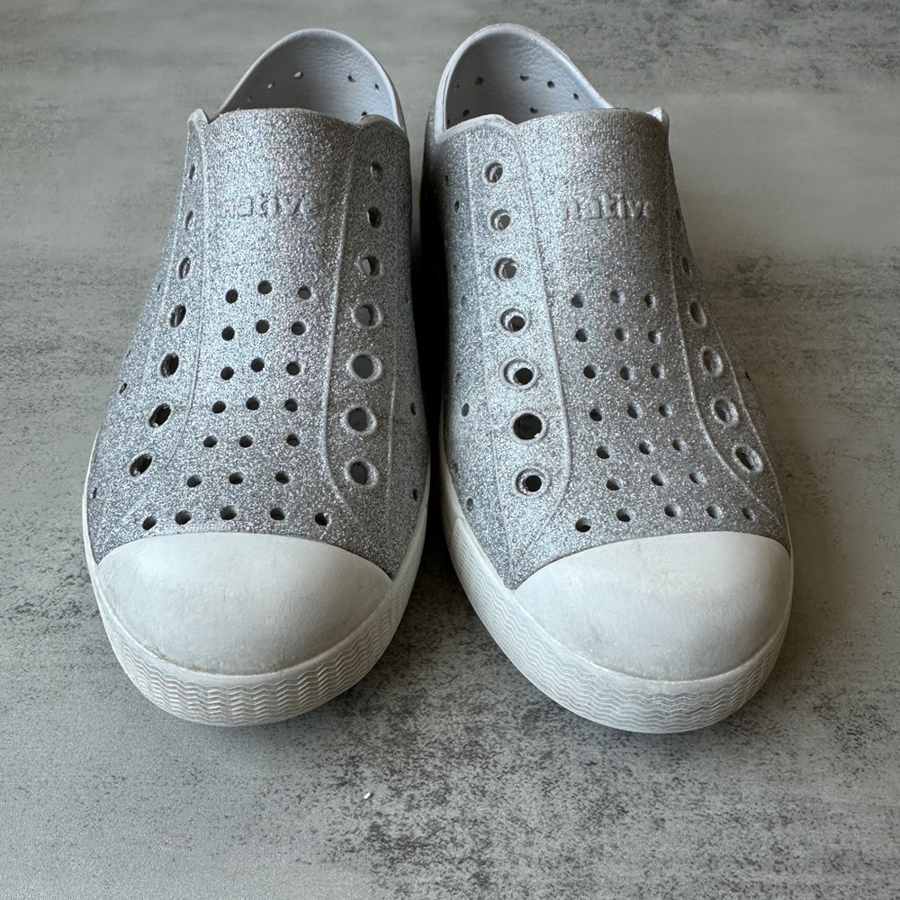 Native Glitter in Silver Size C13